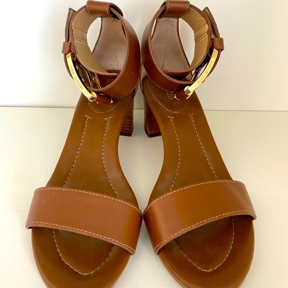 Gorgeous MK Michael Kors heeled sandals in tan - Picture 10 of 10
